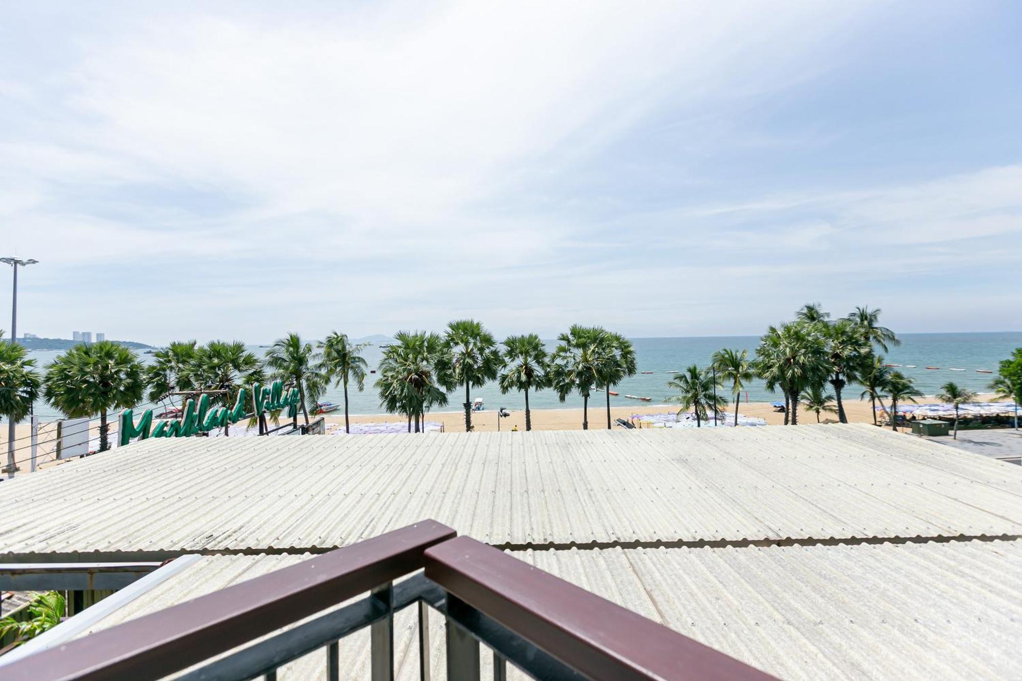 The Bedrooms Hostel Pattaya Exterior photo