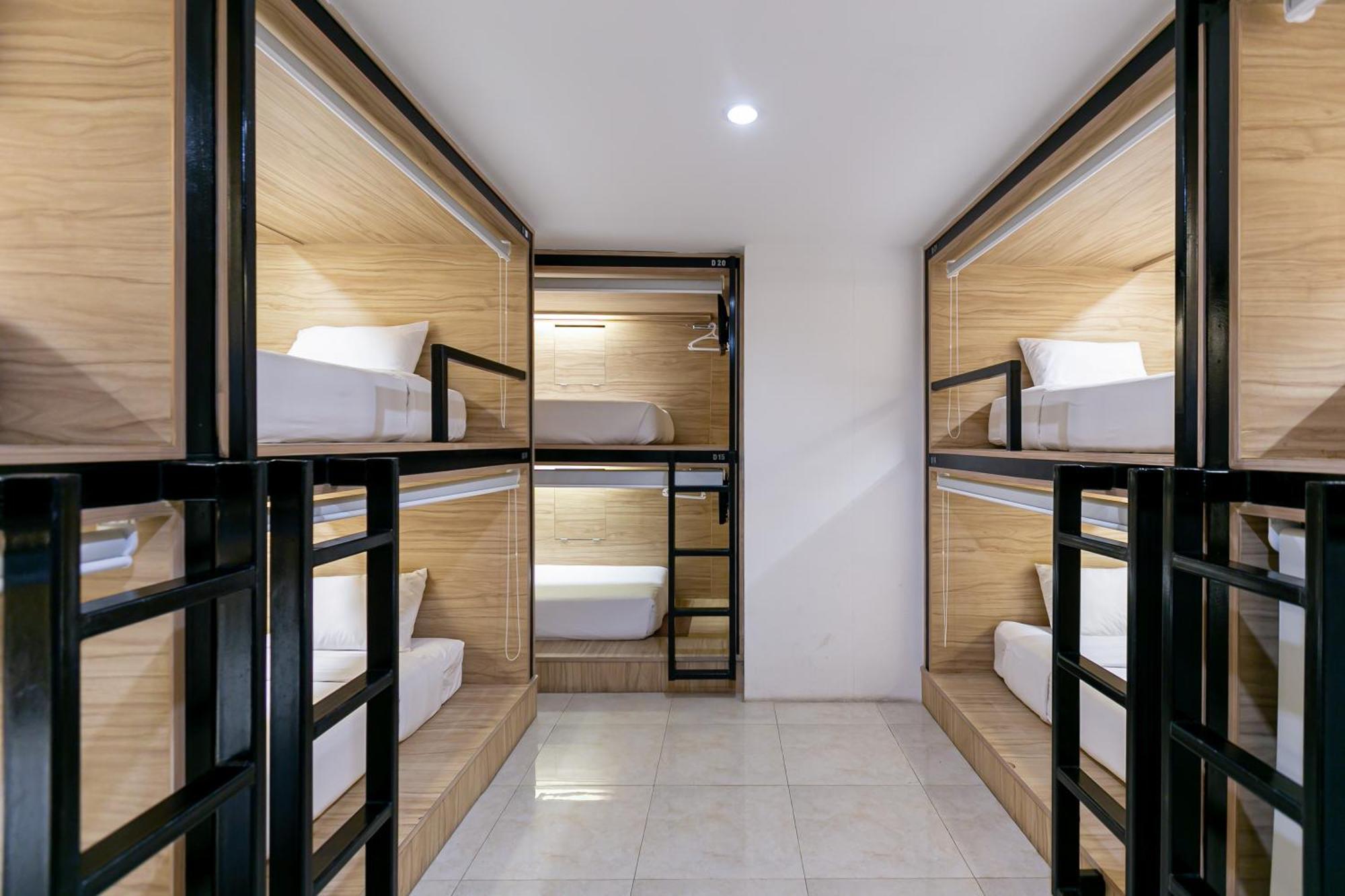 The Bedrooms Hostel Pattaya Exterior photo