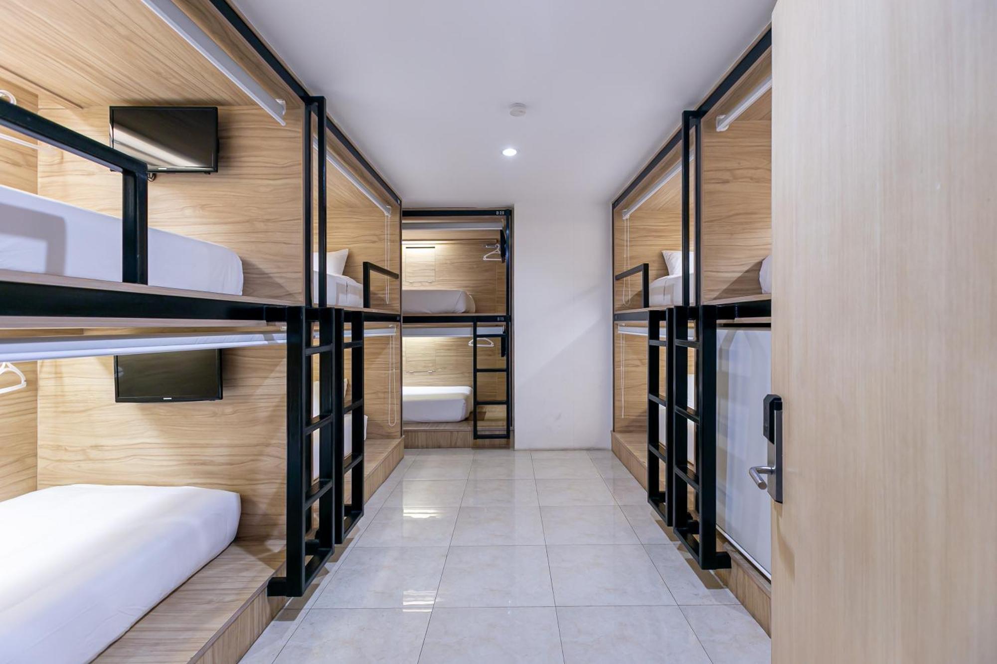 The Bedrooms Hostel Pattaya Exterior photo