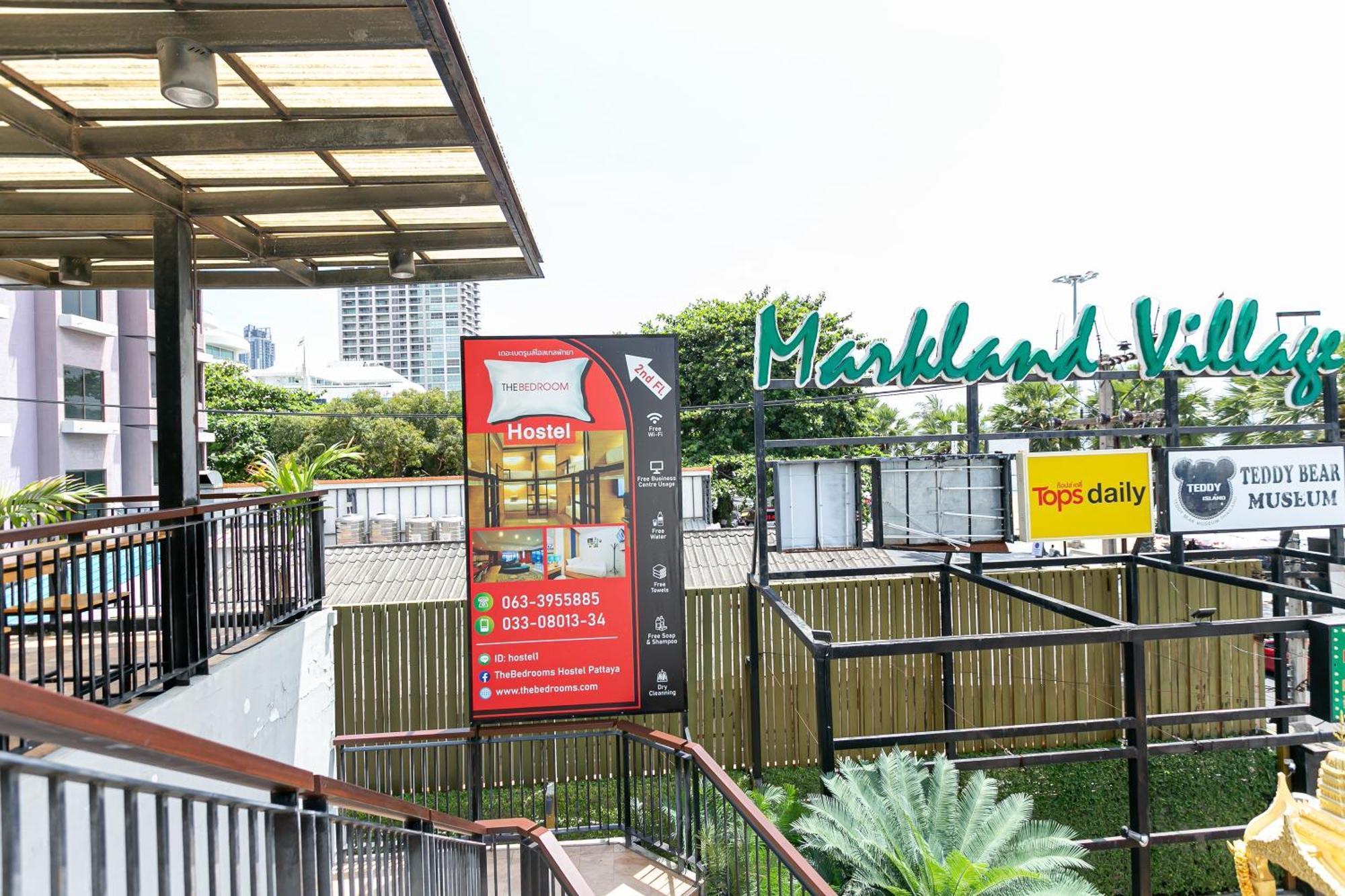 The Bedrooms Hostel Pattaya Exterior photo