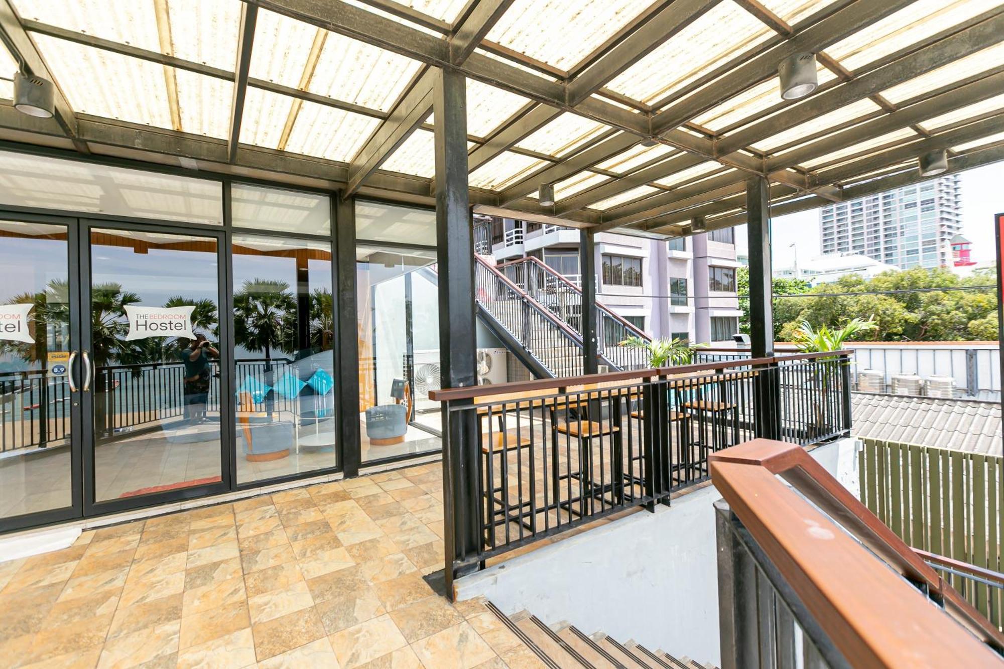 The Bedrooms Hostel Pattaya Exterior photo