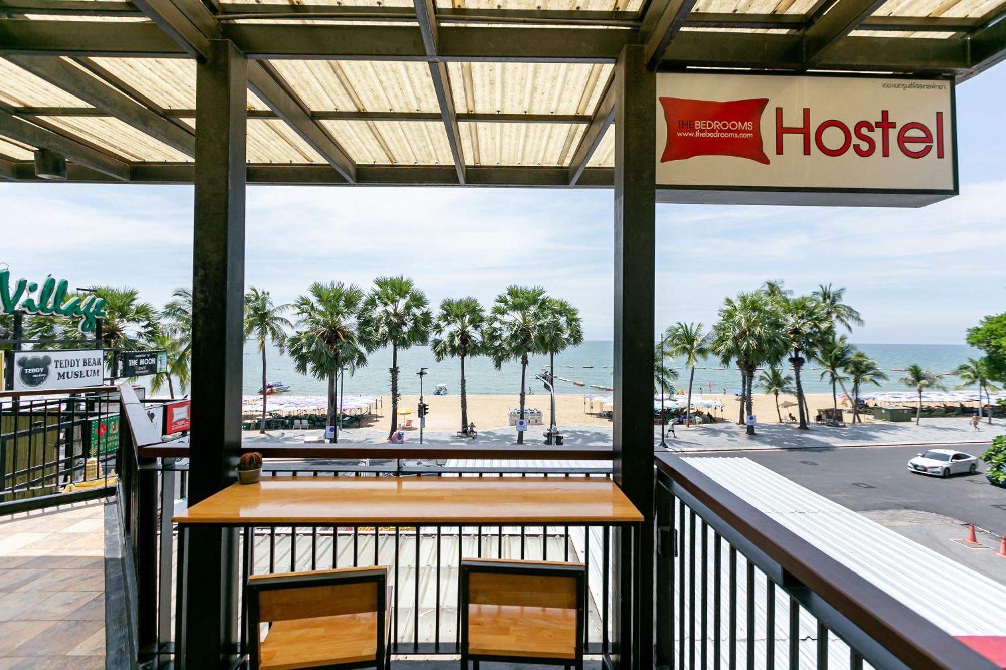 The Bedrooms Hostel Pattaya Exterior photo