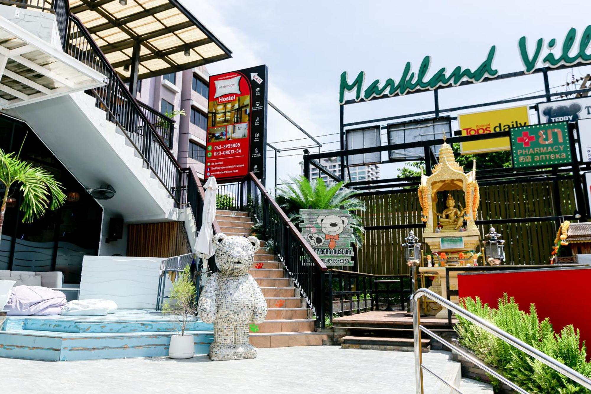 The Bedrooms Hostel Pattaya Exterior photo