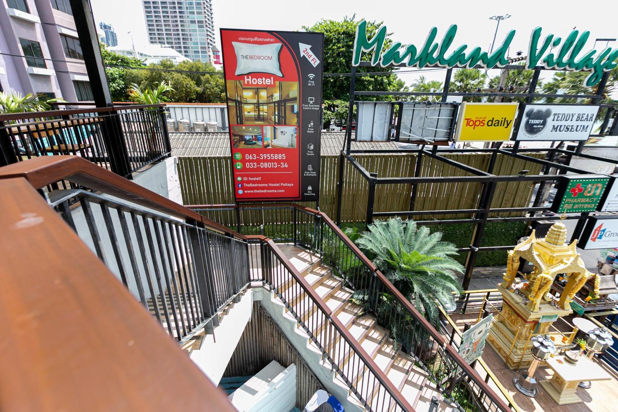 The Bedrooms Hostel Pattaya Exterior photo