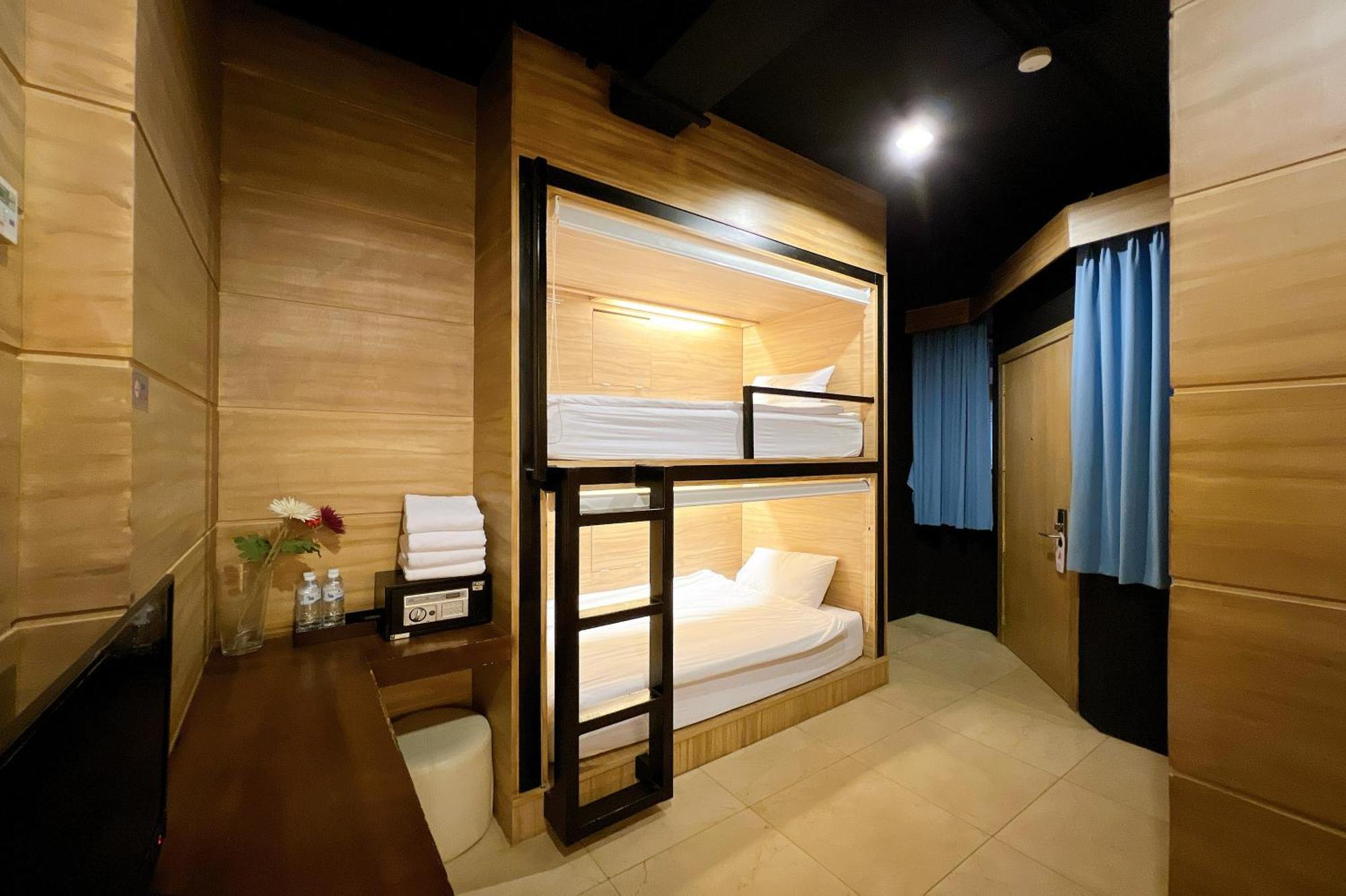 The Bedrooms Hostel Pattaya Exterior photo