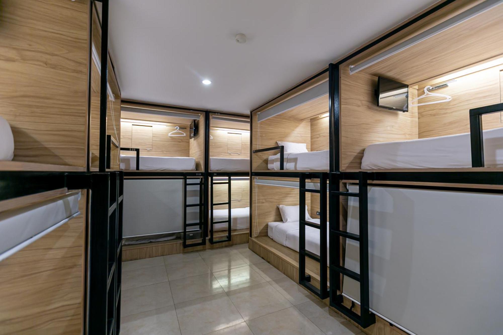 The Bedrooms Hostel Pattaya Exterior photo