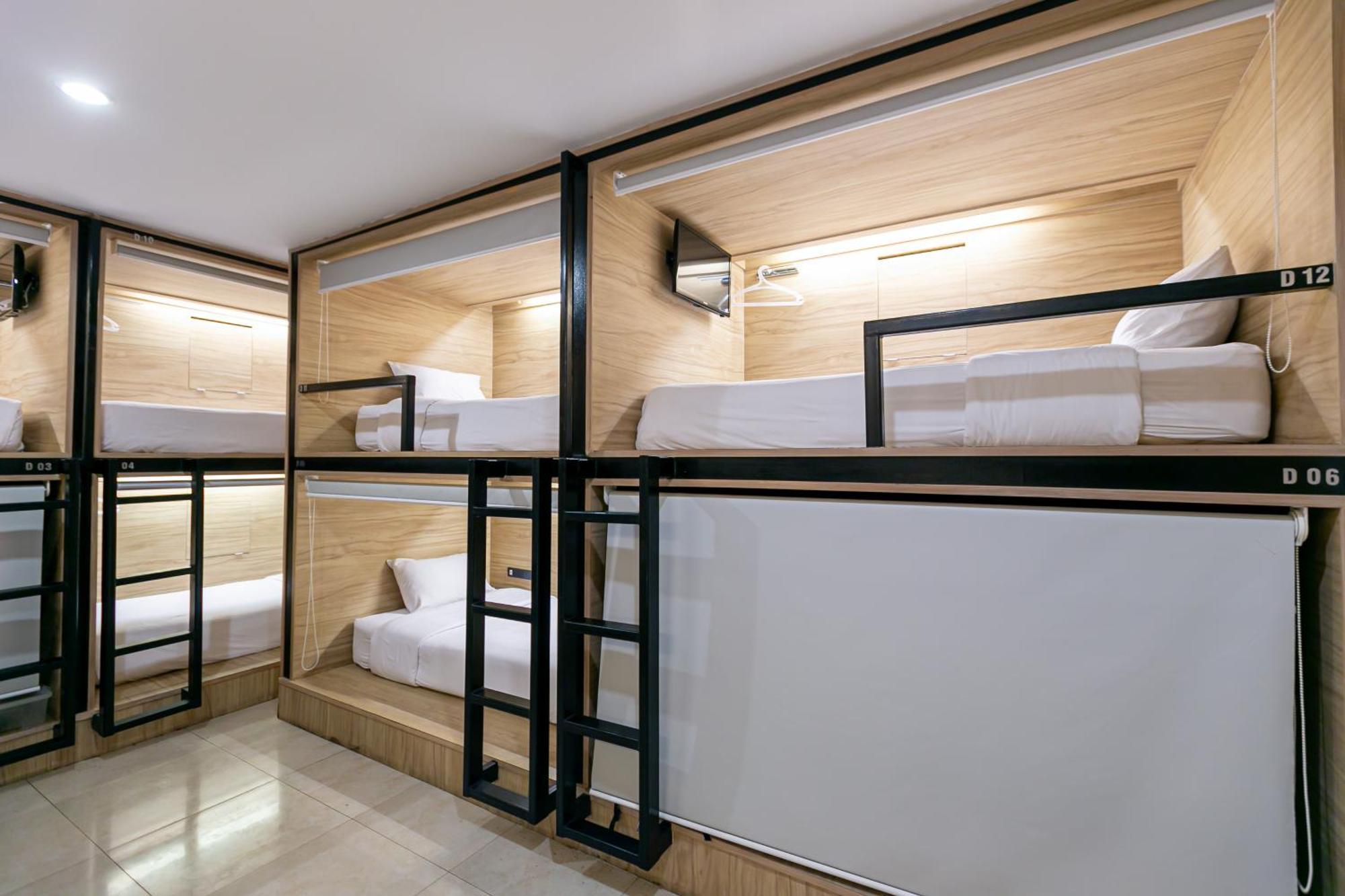The Bedrooms Hostel Pattaya Exterior photo